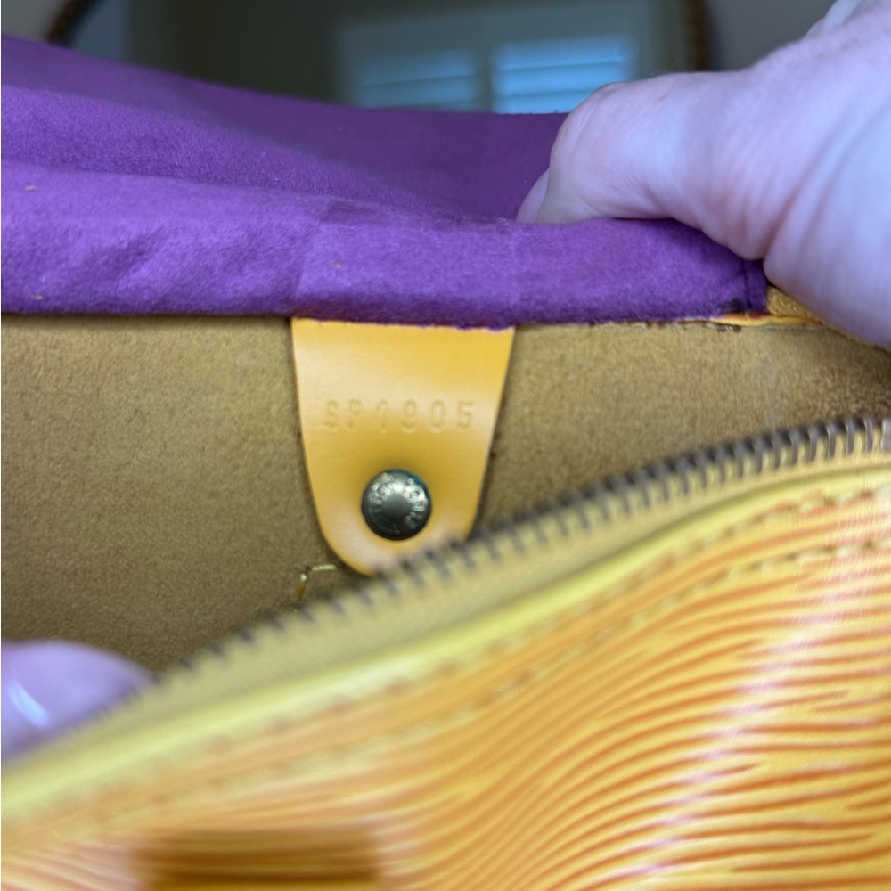 Louis Vuitton Yellow Epi Speedy 25 Handbag - Picture 11 of 11